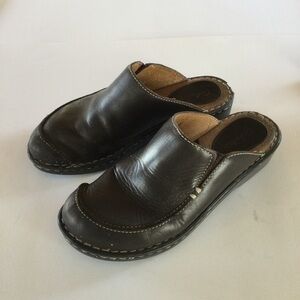Cabela’s Dark Brown Leather Slip On Clogs 1.5 Heel Size 8M